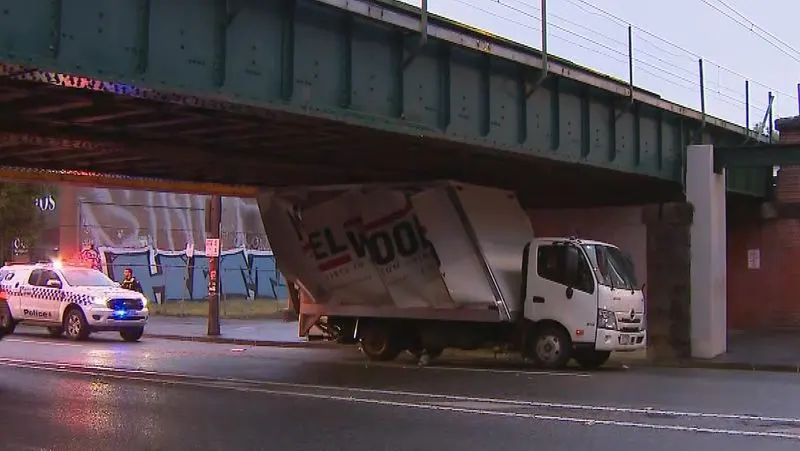 El Woo vs. The Bridge: ¡Finito for the Freight!